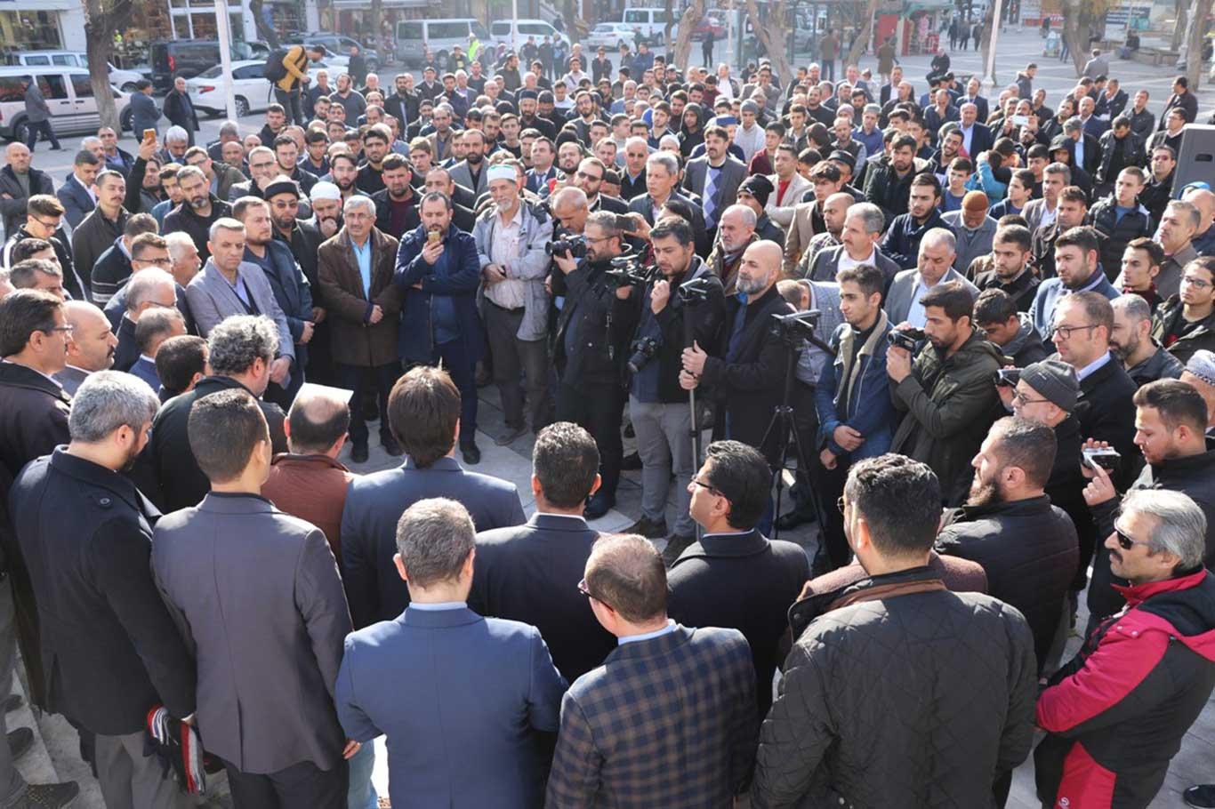 'Doğu Türkistanlı kardeşlerimiz reel politik kaygılara kurban edilmemeli'